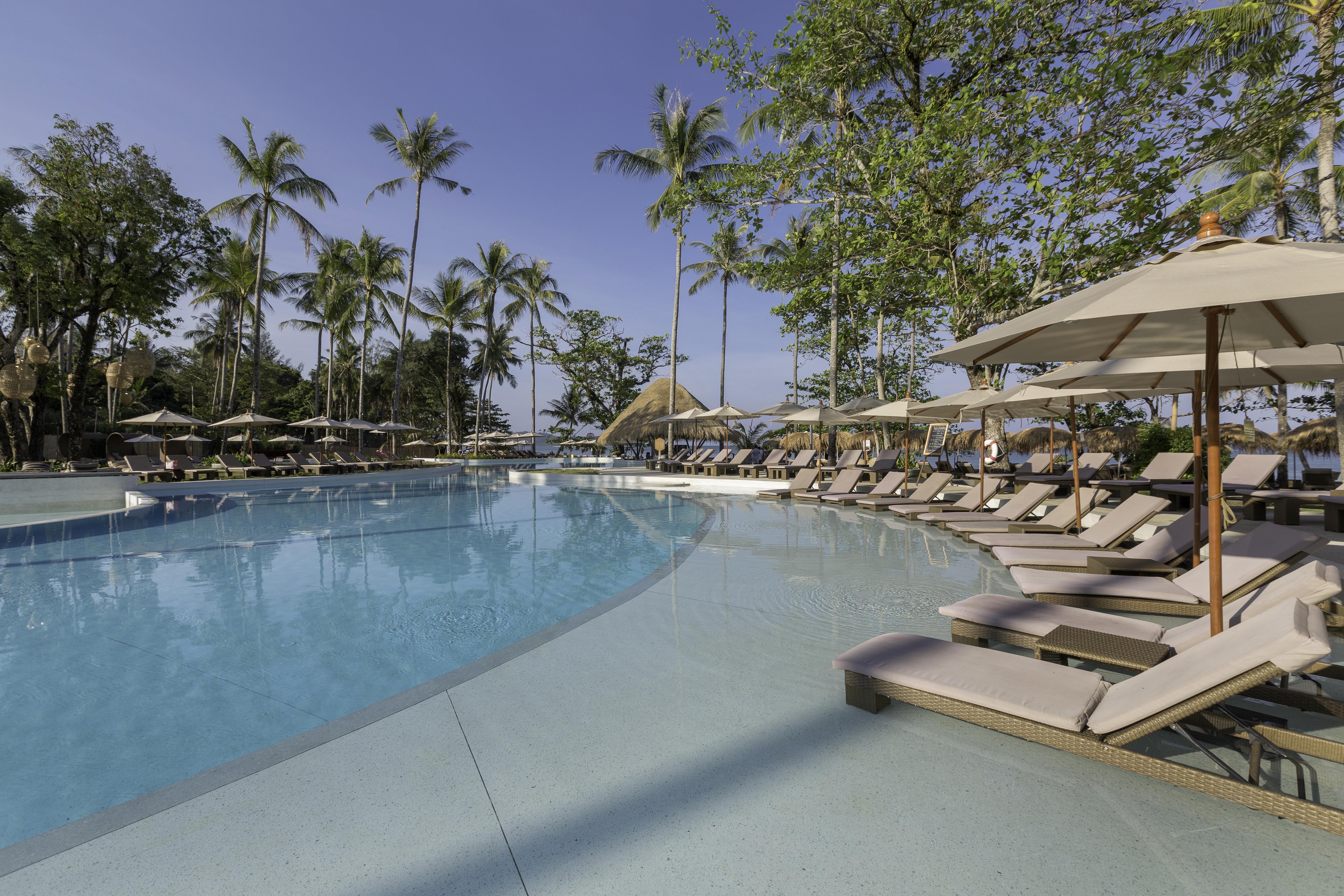 Eden Beach Khaolak Resort And Spa A Lopesan Collection Hotel - Sha Extra Plus Кхаулак Экстерьер фото The swimming pool at the resort